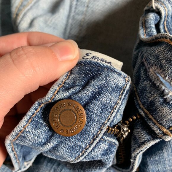 Abercrombie and Fitch A&F Women’s Emma cutoff Jean shorts 10s - Picture 4 of 4